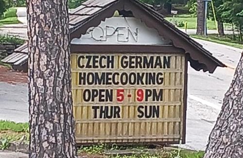 Eureka Springs Hotel | Bavarian Inn Motel & Restaurant