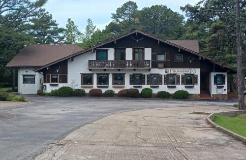 Eureka Springs Hotel | Bavarian Inn Motel & Restaurant