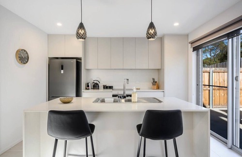 Blackmans Bay Villa | "Bay Abode" New Unit 2 Bed 2 Bath. 15 min to CBD.
