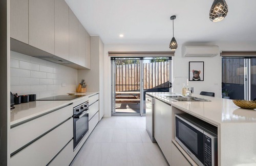 Blackmans Bay Villa | "Bay Abode" New Unit 2 Bed 2 Bath. 15 min to CBD.