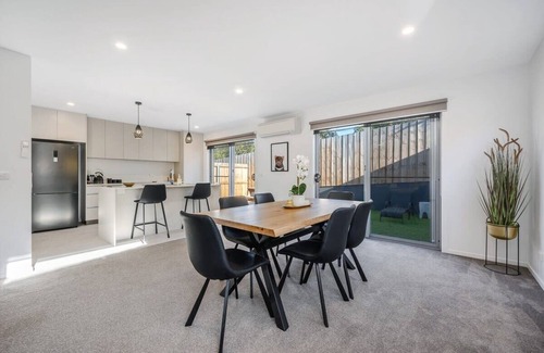 Blackmans Bay Villa | "Bay Abode" New Unit 2 Bed 2 Bath. 15 min to CBD.
