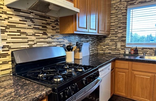 Hayward Condominio | Bay Area Bliss: Cozy Family Condo in the Heart of Hayward Hills Close to CSUEB!