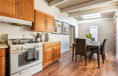 Tennyson - Alquire Casa | Bay Area Pool Table BBQ Cal U BART Gateway to SFO.