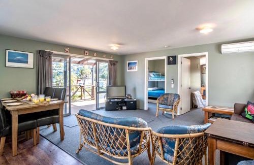 Duvauchelle Casa | Bay Bliss - Akaroa Holiday Home