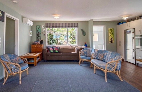 Duvauchelle Casa | Bay Bliss - Akaroa Holiday Home