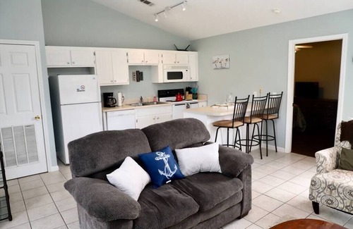 Port St. Joe Casa | BAY BLUE Quiet Pet Friendly home just less than mile to bay w/ huge fenced yard