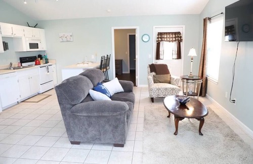 Port St. Joe Casa | BAY BLUE Quiet Pet Friendly home just less than mile to bay w/ huge fenced yard