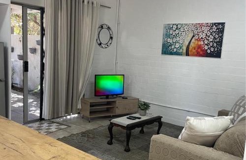 Gordons Bay Central Casa | Bay Breeze Guesthouse Selfcatering