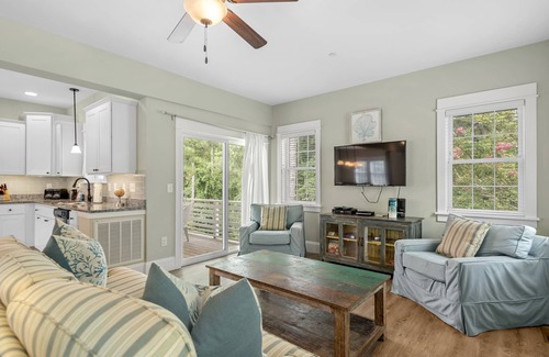 Bermuda Bay Casa | Bay Breeze: Shared Pool, Hot Tub, Short Stays OK