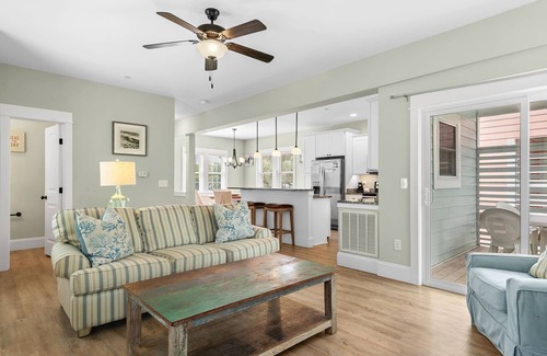 Bermuda Bay Casa | Bay Breeze: Shared Pool, Hot Tub, Short Stays OK