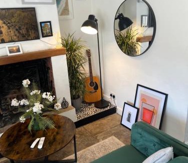 Snitterfield Casa | Bay Cottage, Hot Tub