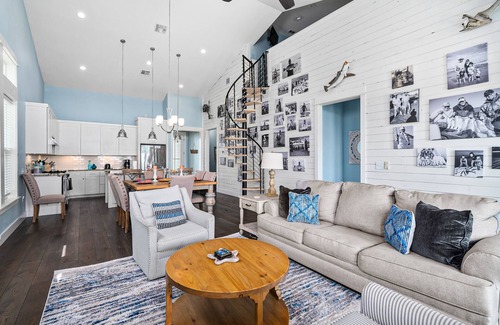 Rockport Casa | Bay escape with private heated pool, water view, loft & fast WiFi