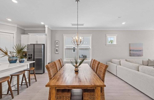 Port St. Joe Casa | Bay-Front Luxury Home minutes away from Downtown with Stunning Views, Expansive Porches, & Perfect for Families - Sleeps 12!
