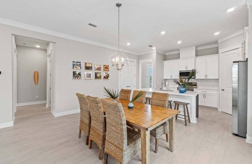 Port St. Joe Casa | Bay-Front Luxury Home minutes away from Downtown with Stunning Views, Expansive Porches, & Perfect for Families - Sleeps 12!