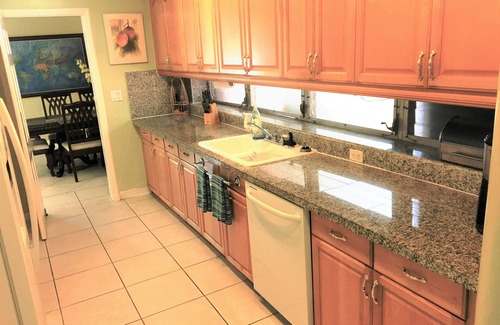 Bay Harbor Islands Villa | Bay Front - 'Villa La - Vue', Incredible Bay y campo de golf Vistas! 15 plazas.