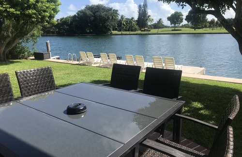 Bay Harbor Islands Villa | Bay Front - 'Villa La - Vue', Incredible Bay y campo de golf Vistas! 15 plazas.