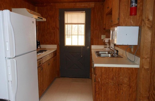 Bridgeport Complejo | Bay Landing Camping Resort Deluxe Cabin 29