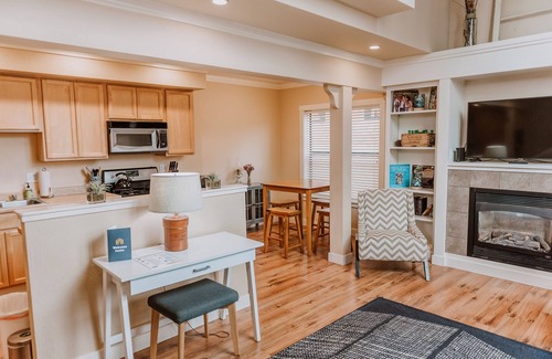 Old Town Eureka Apartamento | Bay Lights waterfront loft located in old town