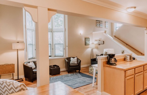 Old Town Eureka Apartamento | Bay Lights waterfront loft located in old town