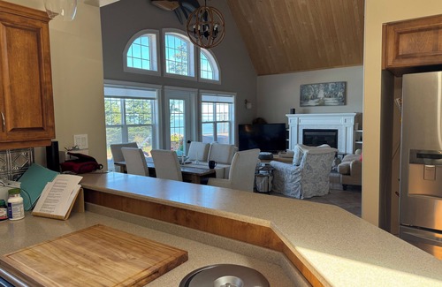 Black Rock Casa | Bay of Fundy Oceanfront Retreat;nSeparate work space, King, Queen rooms, 2 baths