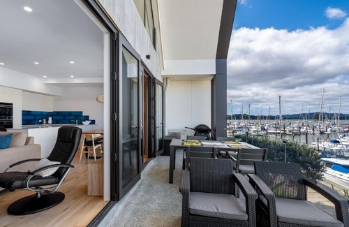 Opua Apartamento | Bay of Islands Apartment with Marina Views