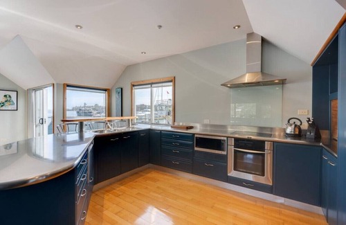 Opua Apartamento | Bay of Islands Boathouse Apartment-The Bridge