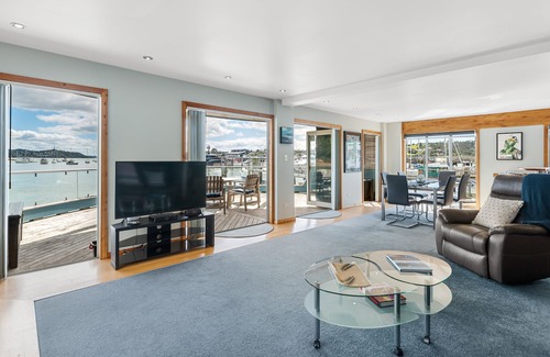 Opua Apartamento | Bay of Islands On The Water Apartment -The Landing