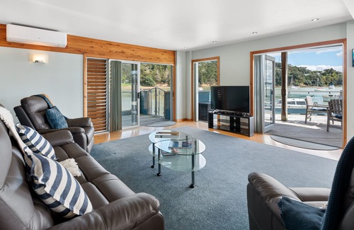 Opua Apartamento | Bay of Islands On The Water Apartment -The Landing