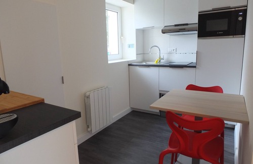 Penvenan Apartamento | Bay of Perros Guirec, Bréhat in Port Blanc beautiful T1 WIFI magnificent sea view