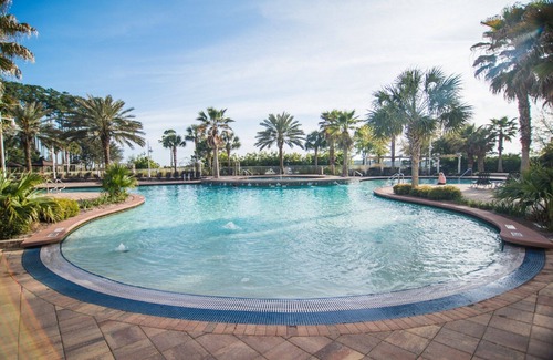 Upper Grand Lagoon Condominio | ¡Propiedad de 5 estrellas de Bay Point! Con vistas a la hermosa piscina con vista a la bahía. Spa en el lugar