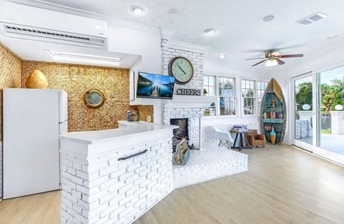 Woodlawn Casa | Frente al hogar en la bahía! Duerme 20! PISCINA CLIMATIZADA PRIVADA / TINA CALIENTE / BARCO 4 ALQUILER