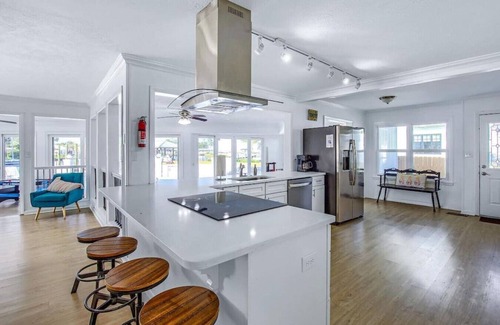 Woodlawn Casa | Frente al hogar en la bahía! Duerme 20! PISCINA CLIMATIZADA PRIVADA / TINA CALIENTE / BARCO 4 ALQUILER