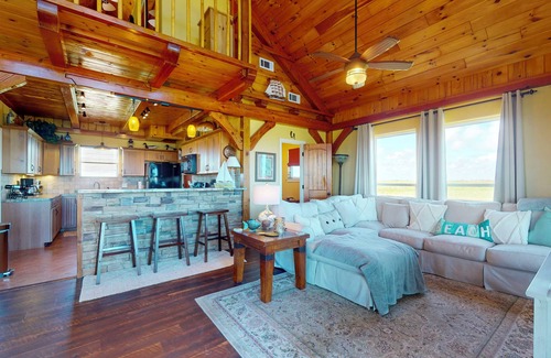 Gilchrist Casa | Bay Side Birdhouse: 2 BR, 2 BA House in Gilchrist, Sleeps 4