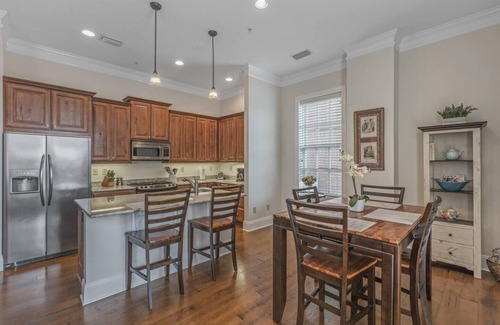 Historic District - North Condominio | Bay St Beauty 2 Bedroom Condo in the Heart of SAV
