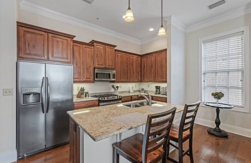 Historic District - North Condominio | Bay St Beauty 2 Bedroom Condo in the Heart of SAV