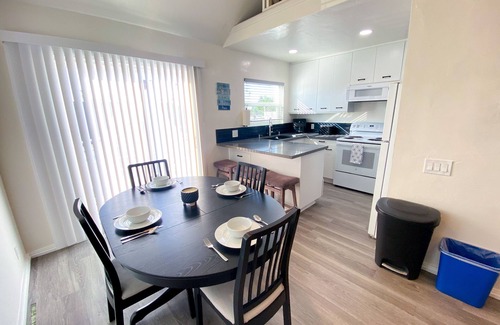 Crown Point Casa | Bay View Condo 1/2 block to Beach Park-Spa and Private Patio-Dog Friendly