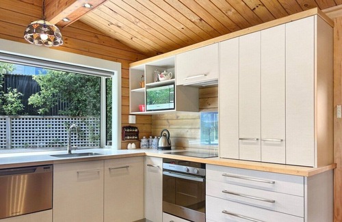 Duvauchelle Casa | Bay View Family Retreat