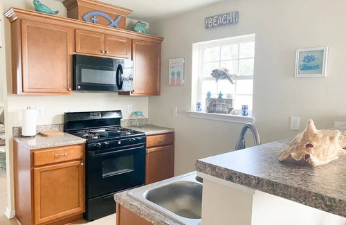 Galveston Casa | Bay View, Fishing, Watersports, Tropical Yard, Central Location!