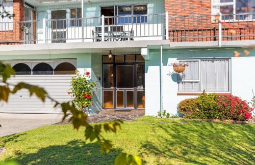 Maungatapu Casa | Bay View Gardens - Tauranga Holiday Home