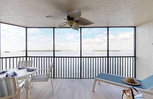 Punta Rassa Condominio | Bay View Tower #735 STUNNING NEWLY RENOVATED 2 BED CONDO WITH SUNSET VIEW FROM PRIVATE LANAI