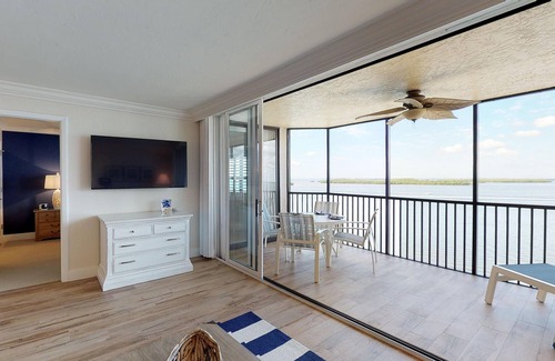Punta Rassa Condominio | Bay View Tower #735 STUNNING NEWLY RENOVATED 2 BED CONDO WITH SUNSET VIEW FROM PRIVATE LANAI