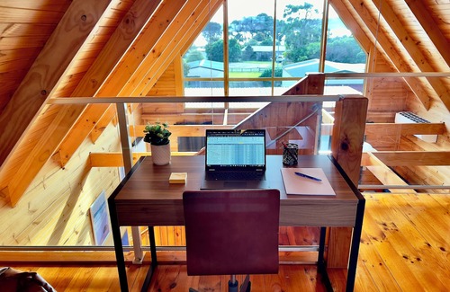 Stieglitz Casa | Bay views Escape: A Relaxing Home for You and Your Family with outdoor BBQ