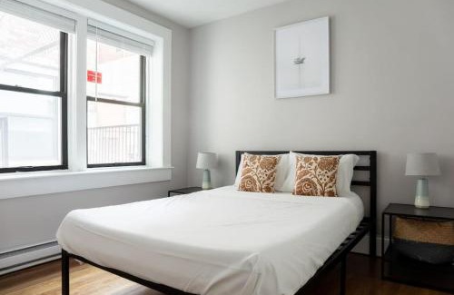 Theatre District Apartamento | Bay Village Charm with 99 WalkScore with Short and Long Stays