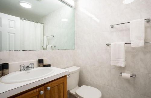 Theatre District Apartamento | Bay Village Charm with 99 WalkScore with Short and Long Stays