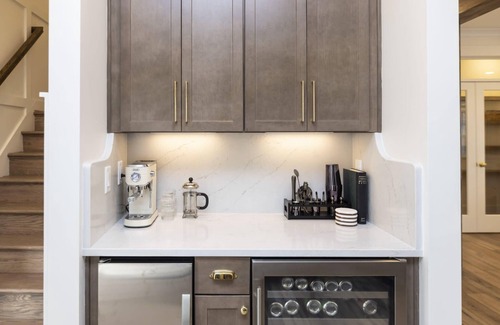 Northeast Virginia Beach Casa | Bayberry House Luxury, Modern, Steps to the Beach