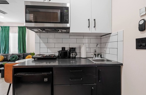 West Avenue Apartamento | Baybreeze Apartments by Lowkl