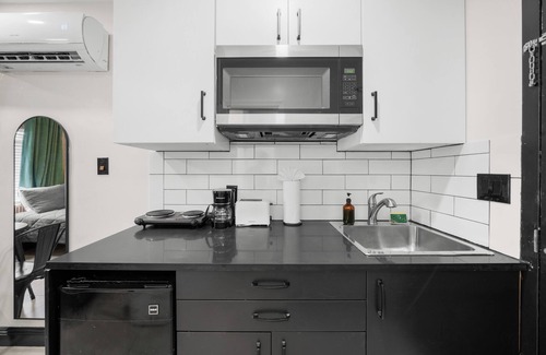 West Avenue Apartamento | Baybreeze Apartments by Lowkl