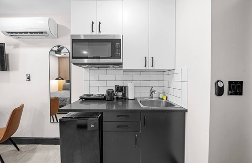 West Avenue Apartamento | Baybreeze Apartments by Lowkl