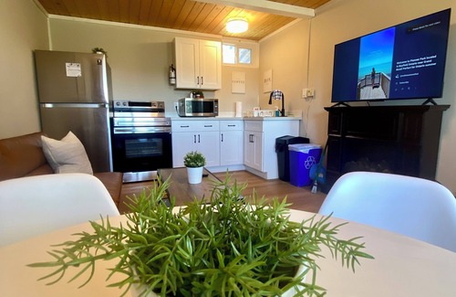 Bluewater Apartamento | Bayfield Getaway 1 Pool HotTub Near Grand Bend & Lake Huron Pet Friendly
