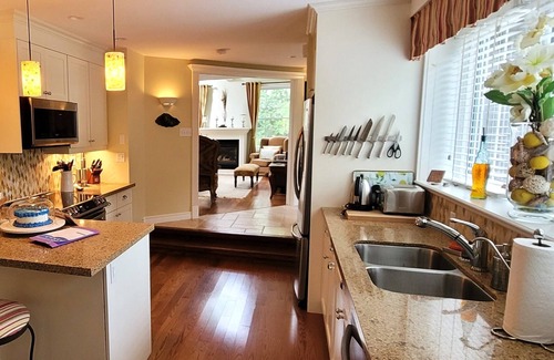 Bayfield Casa | BAYFIELD LUXURY VACATION/CORPORATE RETREAT STEPS AWAY FROM HISTORIC MAIN STREET